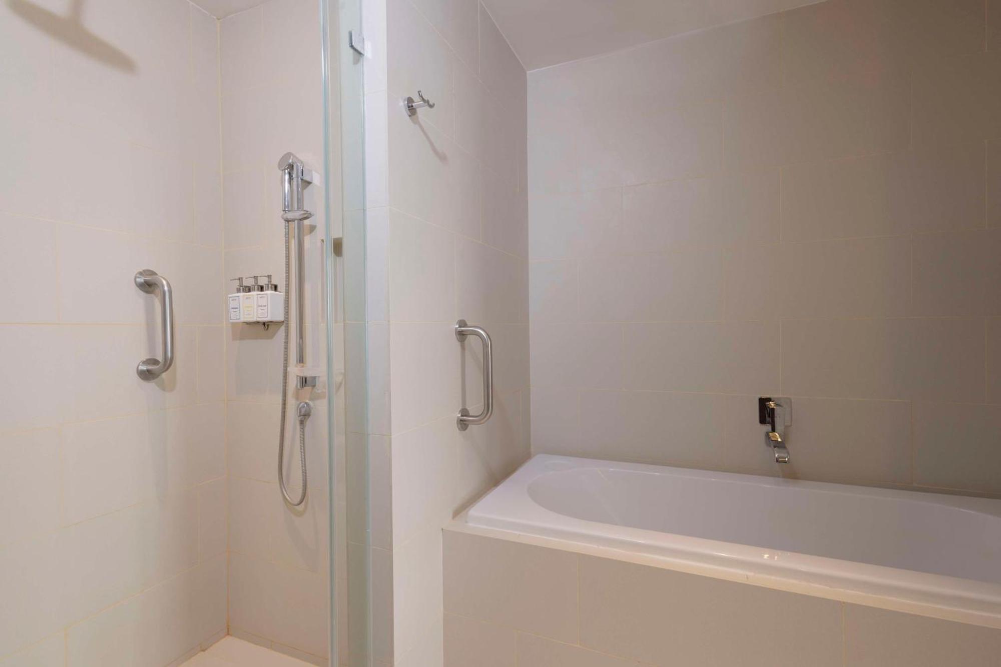 Park Inn By Radisson Iloilo מראה חיצוני תמונה