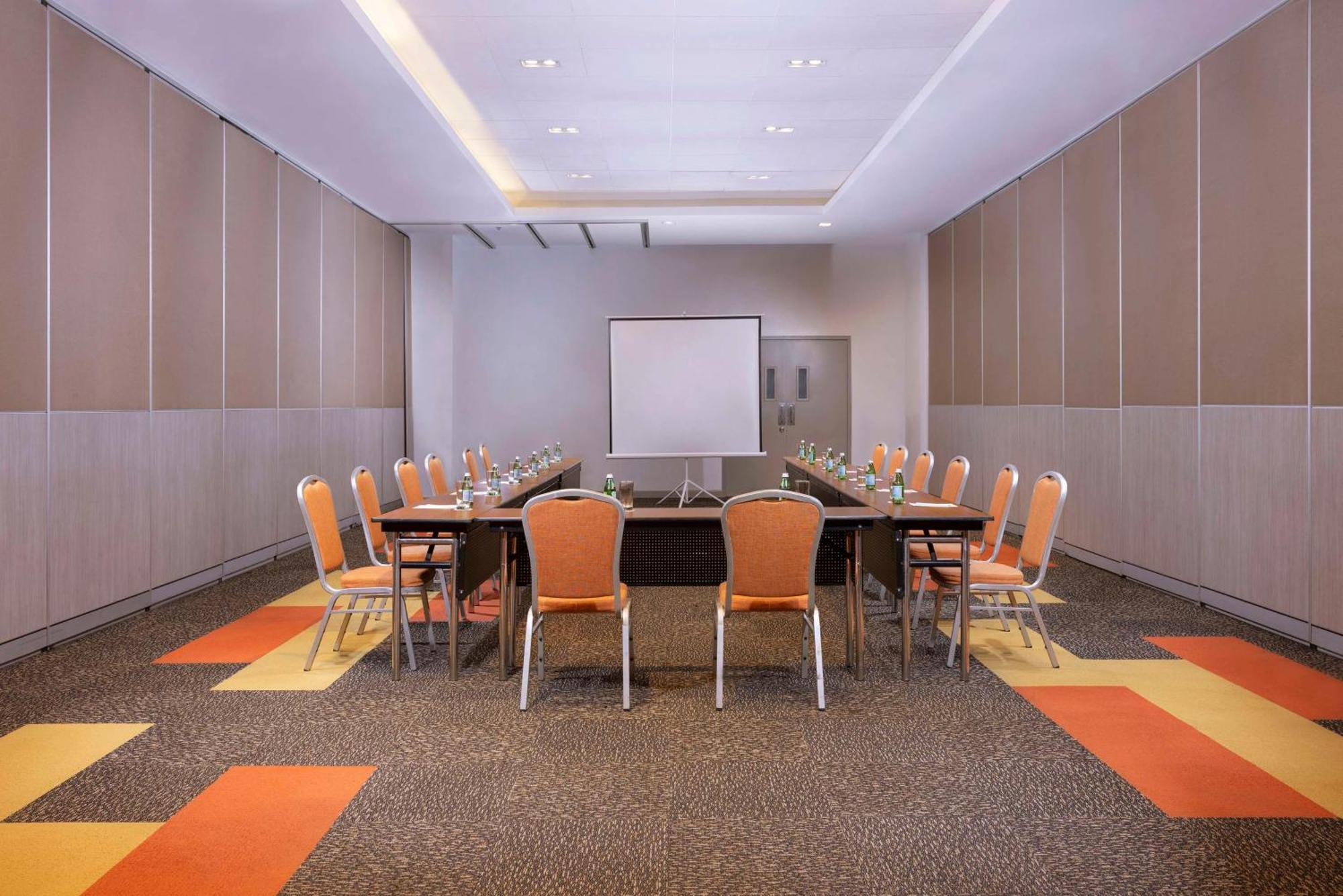 Park Inn By Radisson Iloilo מראה חיצוני תמונה