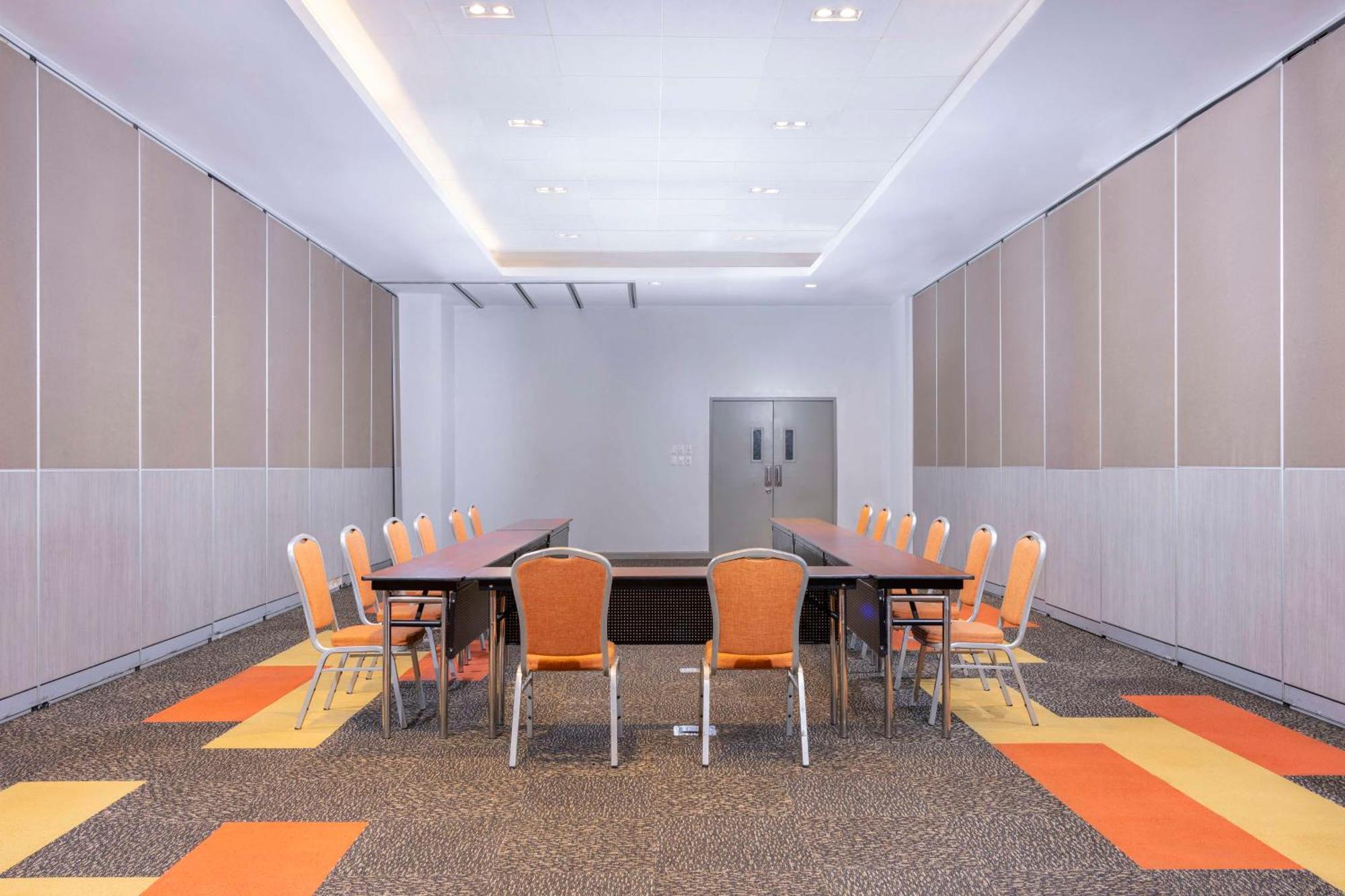 Park Inn By Radisson Iloilo מראה חיצוני תמונה